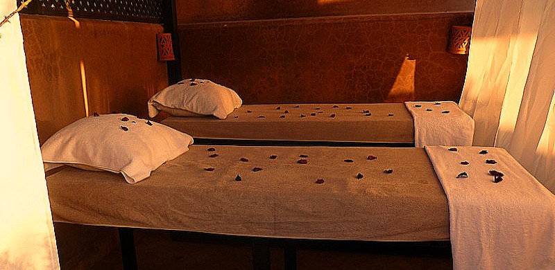  Spa 'Oriental' : 4j/3n - Hammam gommage + 2 H Massages..............230 € / personne  